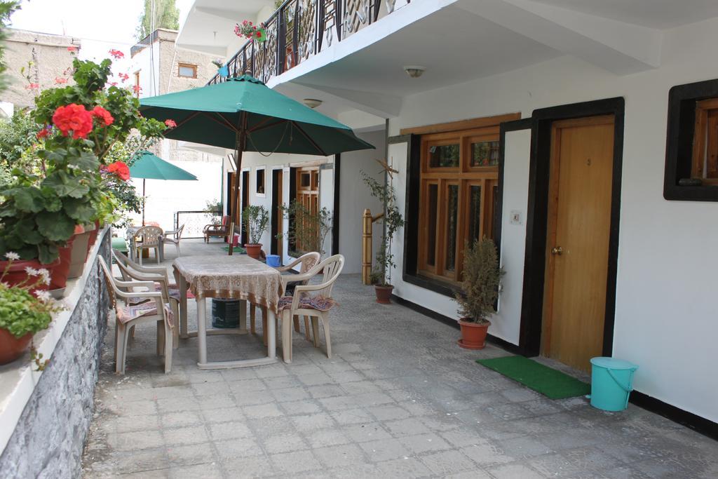 Travellers House Hotel Leh Exterior photo