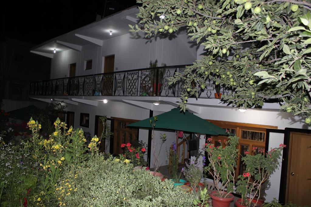 Travellers House Hotel Leh Exterior photo