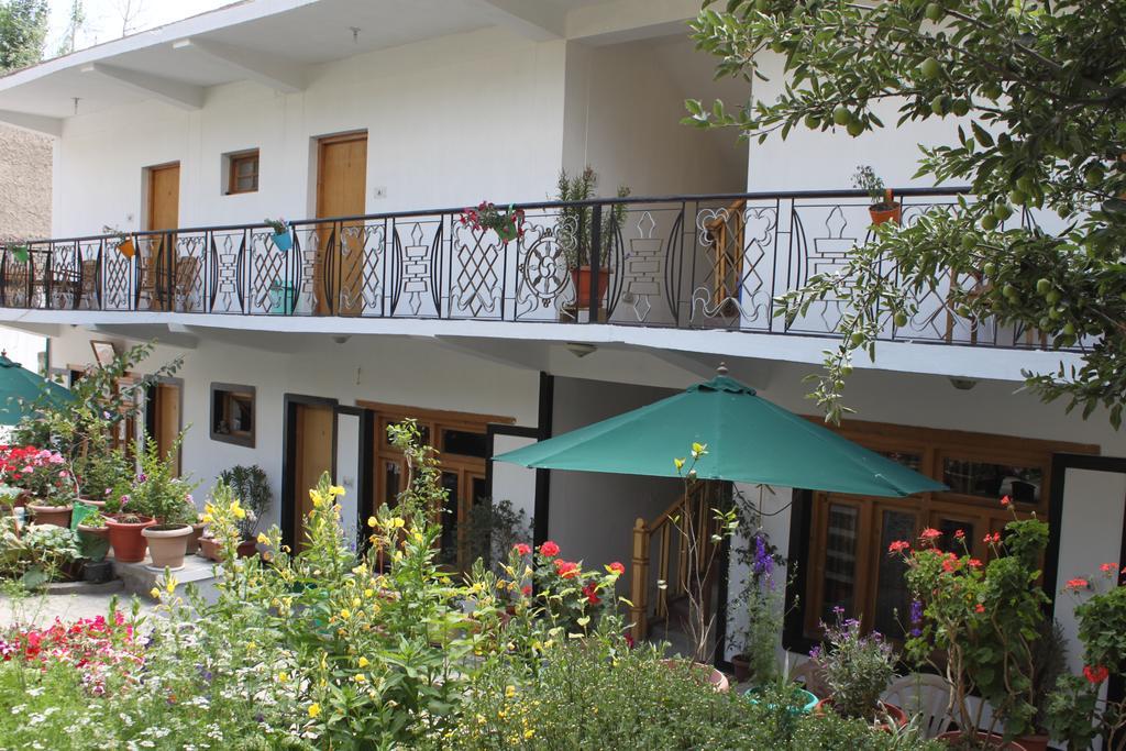 Travellers House Hotel Leh Exterior photo
